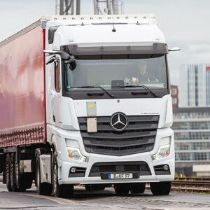 wolfgang-lenders-is-impressed-by-the-new-actros-header-02